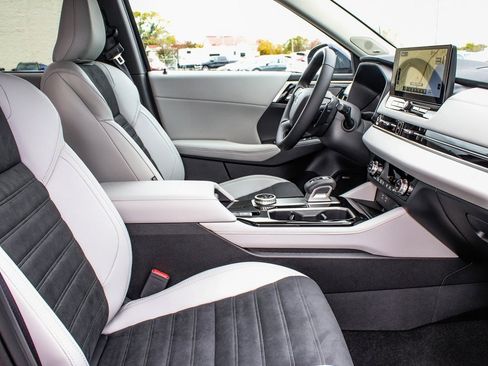 New 2025 Mitsubishi Outlander SE image 42