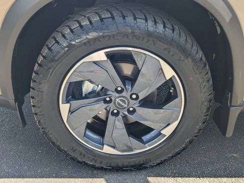 Certified 2024 Nissan Rogue SV FWD image 11
