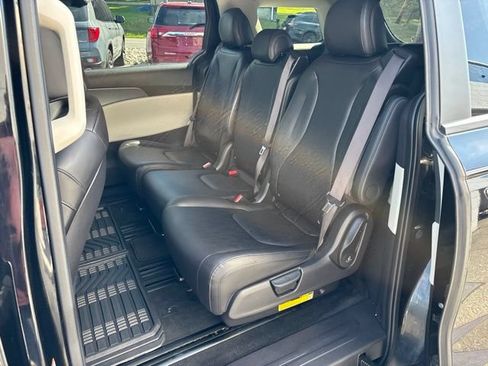 Used 2023 Kia Carnival LX FWD image 14