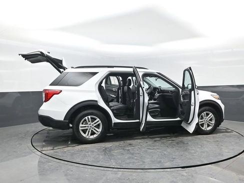 Used 2024 Ford Explorer XLT w/ Equipment Group 202A image 35