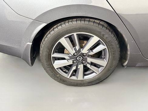 Used 2020 Nissan Versa SV FWD image 33