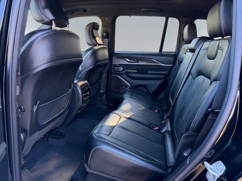 Used 2023 Jeep Grand Cherokee Overland w/ Advanced Protech Group III image 18