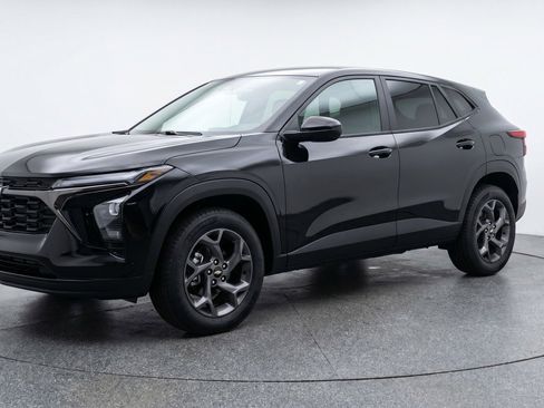 Used 2025 Chevrolet Trax LT FWD image 3
