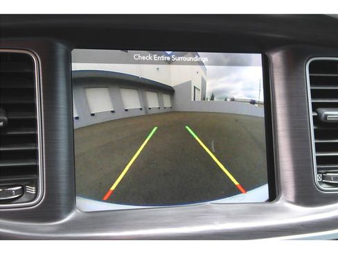 Used 2018 Dodge Charger SXT RWD image 21