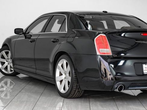 Used 2012 Chrysler 300 SRT8 w/ 19-Premium Speaker Group image 59