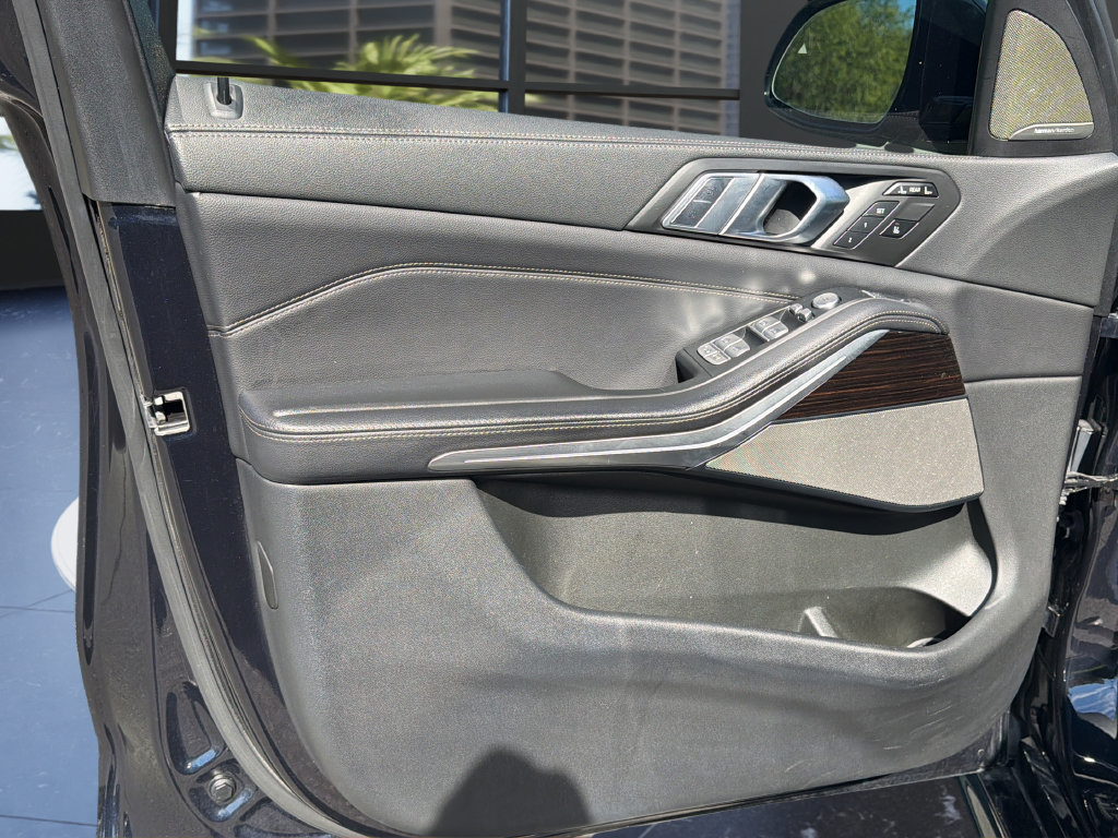 Used 2020 BMW X7 xDrive40i w/ M Sport Package AWD/4WD image 9
