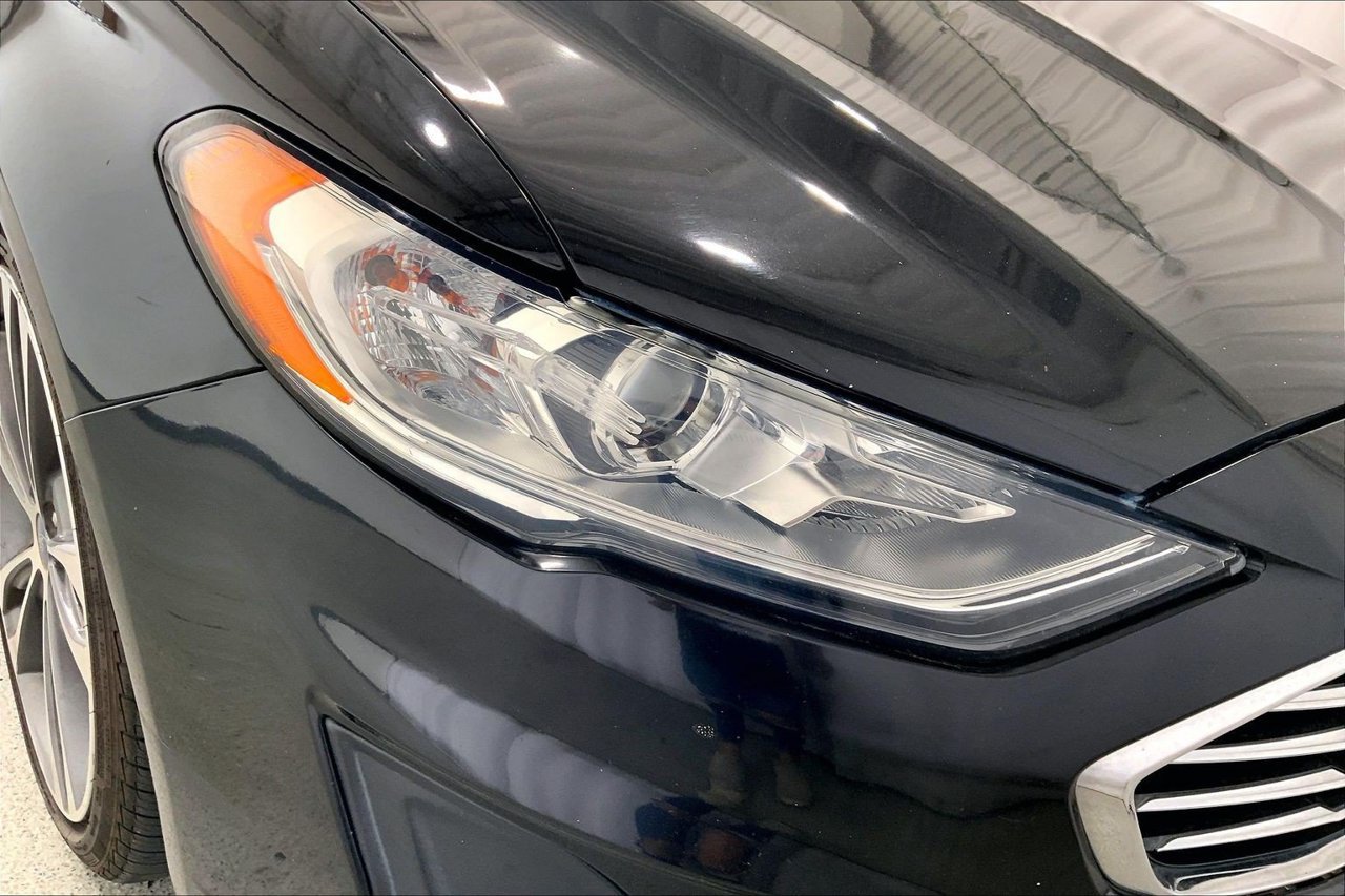 Used 2019 Ford Fusion SE FWD image 12
