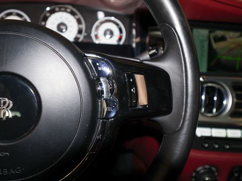 Used 2015 Rolls-Royce Wraith RWD image 37