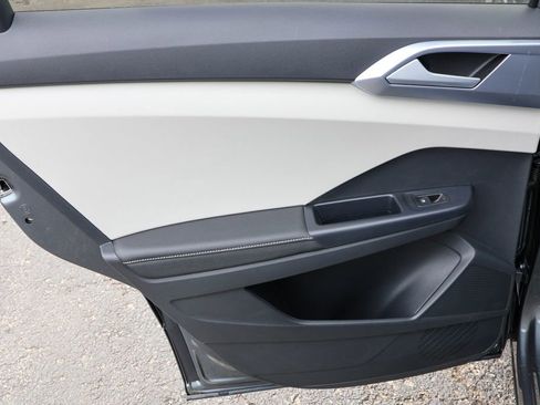 New 2025 Volkswagen Taos SE image 33