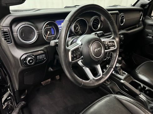 Used 2019 Jeep Wrangler Unlimited Sahara image 11