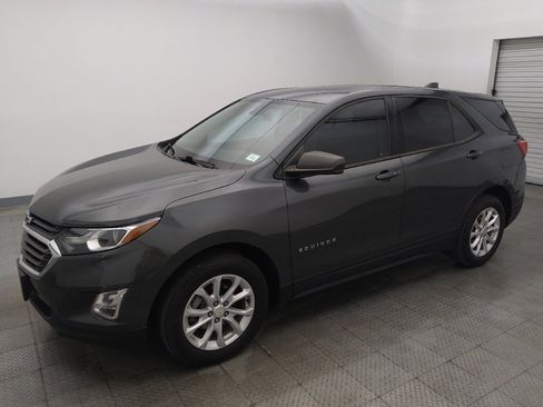 Used 2019 Chevrolet Equinox LS w/ LS Convenience Package FWD image 2