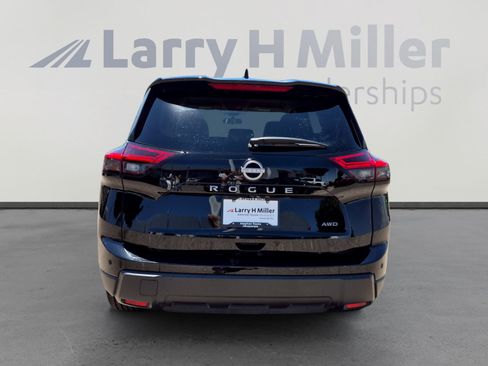 Used 2025 Nissan Rogue SV AWD/4WD image 4