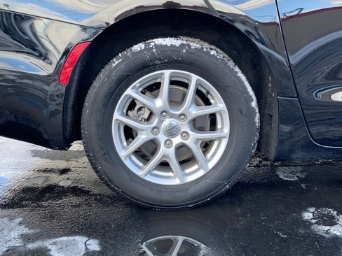 Used 2024 Chrysler Pacifica Touring-L image 28