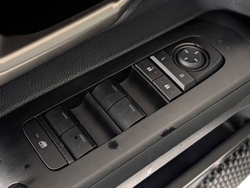 Certified 2024 Toyota Tacoma TRD Off-Road AWD/4WD image 20
