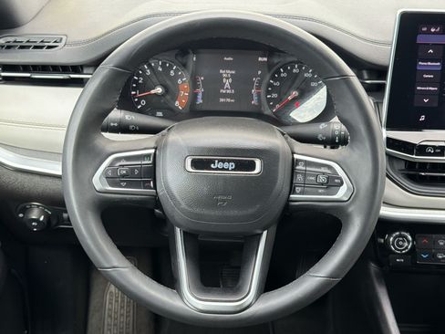 Used 2025 Jeep Compass Limited AWD/4WD image 11