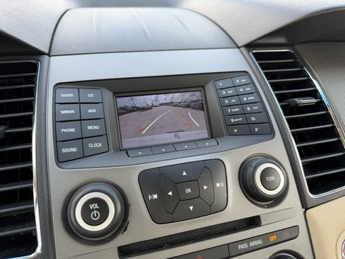 Used 2016 Ford Taurus SE FWD image 21