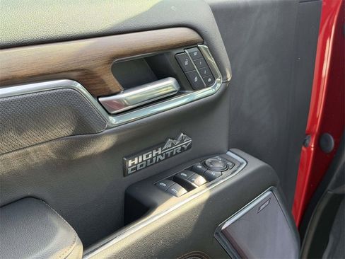 Used 2023 Chevrolet Silverado 1500 High Country w/ Technology Package image 18