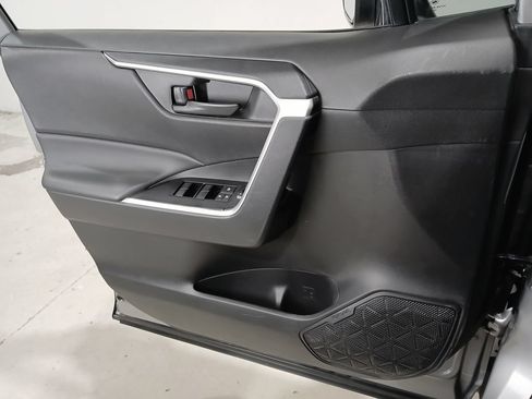 Used 2025 Toyota RAV4 LE AWD/4WD image 27