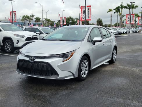 Used 2021 Toyota Corolla LE FWD image 5