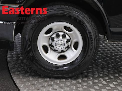 Used 2017 Chevrolet Express 3500 RWD image 27
