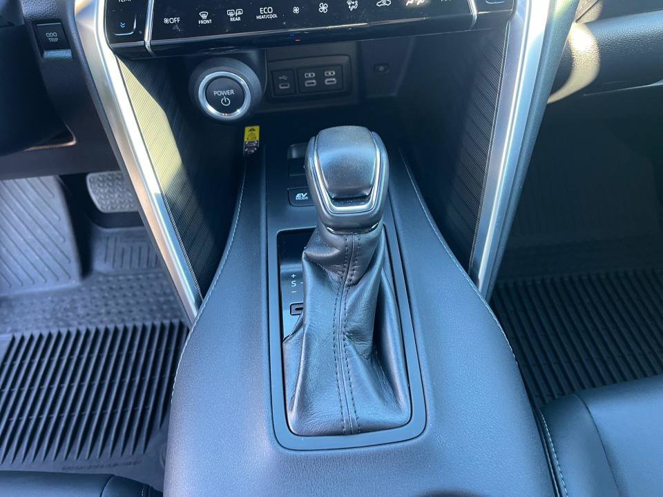 Used 2024 Toyota Venza XLE AWD/4WD image 19