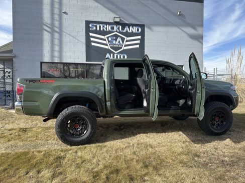 Used 2022 Toyota Tacoma TRD Off-Road image 24