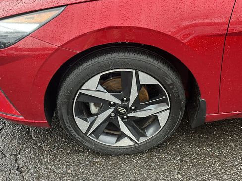 Used 2023 Hyundai Elantra SEL w/ Convenience Package image 2