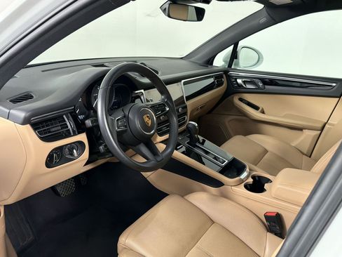 Certified 2023 Porsche Macan AWD/4WD image 4