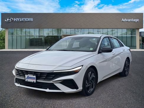 Certified 2025 Hyundai Elantra Sport w/ Cargo Package image 4