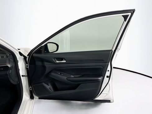 Used 2025 Nissan Altima 2.5 SV image 29