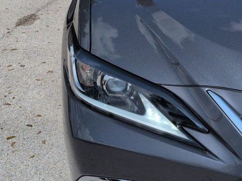 Used 2025 Lexus ES 350 w/ Premium Package FWD image 10