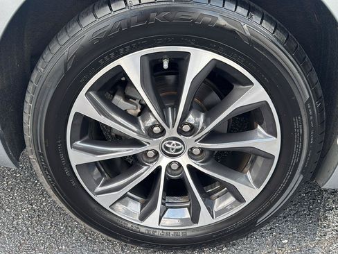 Used 2018 Toyota Avalon XLE FWD image 31
