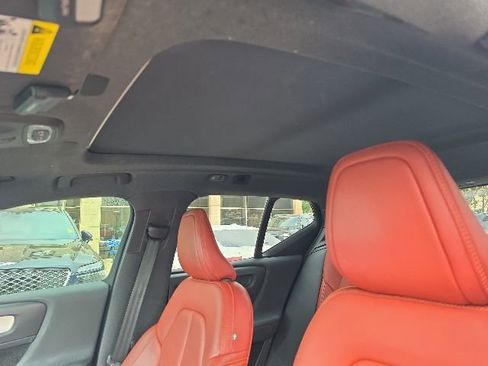 Used 2019 Volvo XC40 T5 Momentum AWD/4WD image 8