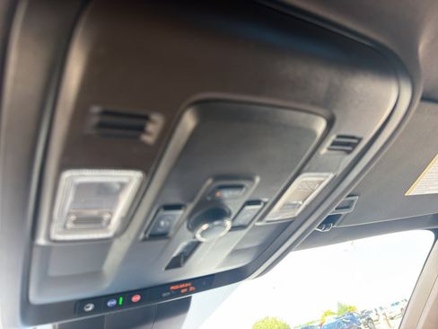Used 2025 GMC Yukon Elevation AWD/4WD image 23