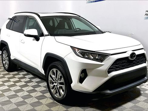 Used 2020 Toyota RAV4 XLE Premium FWD image 3