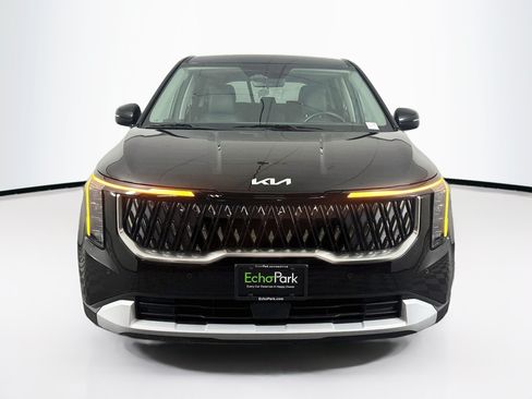 Used 2026 Kia Carnival FWD image 2