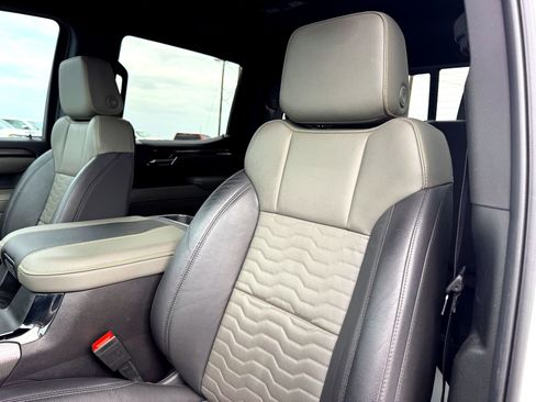 Used 2024 Chevrolet Silverado 1500 ZR2 w/ Technology Package image 13