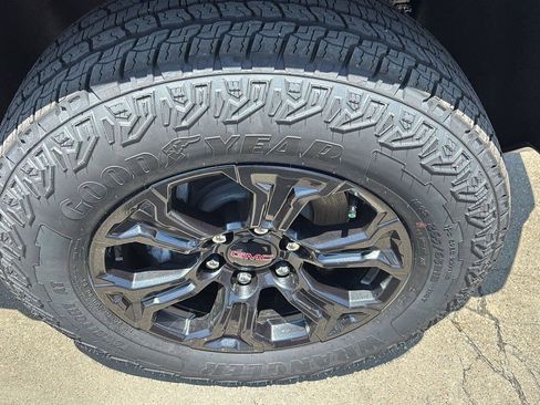 New 2025 GMC Canyon Elevation w/ Convenience Package image 11