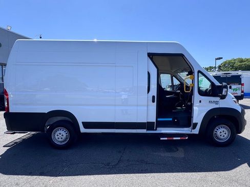 Used 2024 RAM ProMaster 3500 w/ Delivery Van Package FWD image 11