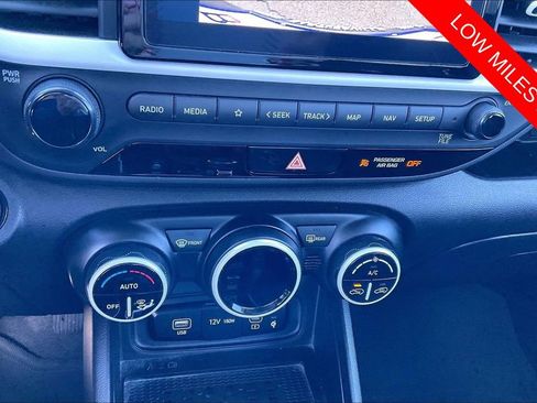 Used 2025 Hyundai Venue Limited FWD image 32