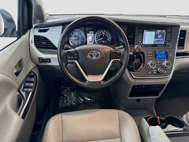 Used 2020 Toyota Sienna XLE w/ XLE Navigation Package AWD/4WD image 16