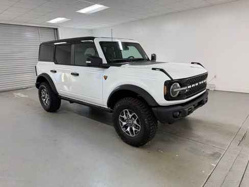 New 2025 Ford Bronco Badlands image 3