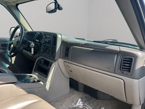 Used 2005 Chevrolet Tahoe Z71 w/ Preferred Equipment Group AWD/4WD image 38