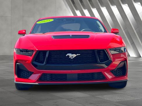 Used 2025 Ford Mustang GT RWD image 9