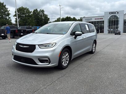 Used 2023 Chrysler Pacifica Touring-L