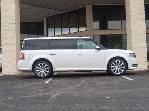 Used 2019 Ford Flex Limited w/ Class III Trailer Tow Package FWD image 2