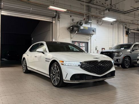 Used 2025 Genesis G90 3.5T image 2