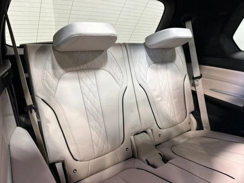Used 2020 BMW X7 M50i w/ Dynamic Handling Package image 31