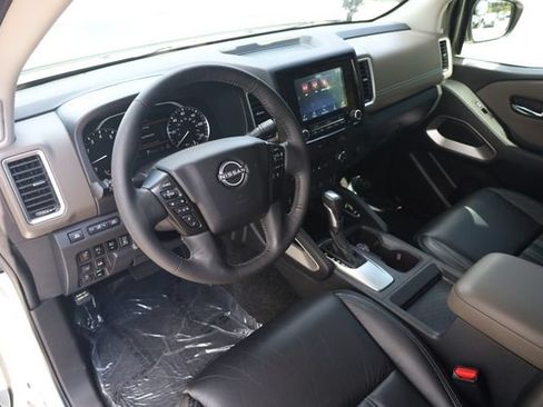 Used 2024 Nissan Frontier SV w/ SV Convenience Package AWD/4WD image 11