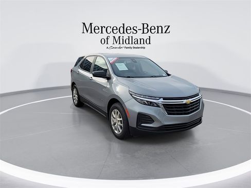 Used 2023 Chevrolet Equinox LS w/ LS Convenience Package image 2